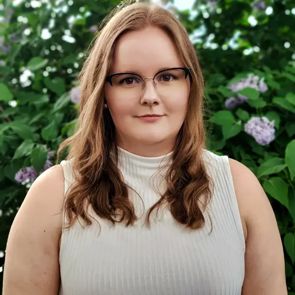 Markkinointiyrittäjä Laura Leinonen tekee tuloksellista sisältömarkkinointia.